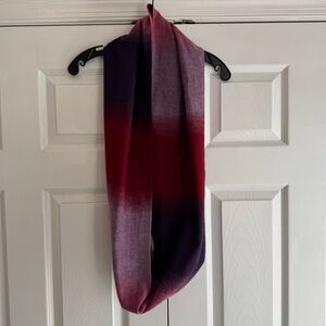 V. FRAAS Red and Purple Ombré Infinite Scarf